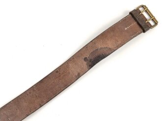 Frankreich , Lederkoppel Modell 1903. Vorschriftsmäßiges Stück mit 11 Lochreihen, darüberhinaus eigenmächtig 5 weitere Reihen angebracht. Undatiert, so sowohl im 1. als auch im 2. Weltkrieg getragen. Gesamtlänge 119cm, ungereinigtes Stück