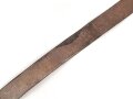 Frankreich , Lederkoppel Modell 1903. Vorschriftsmäßiges Stück mit 11 Lochreihen, darüberhinaus eigenmächtig 5 weitere Reihen angebracht. Undatiert, so sowohl im 1. als auch im 2. Weltkrieg getragen. Gesamtlänge 119cm, ungereinigtes Stück
