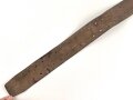 Frankreich , Lederkoppel Modell 1903. Vorschriftsmäßiges Stück mit 11 Lochreihen, darüberhinaus eigenmächtig 5 weitere Reihen angebracht. Undatiert, so sowohl im 1. als auch im 2. Weltkrieg getragen. Gesamtlänge 119cm, ungereinigtes Stück