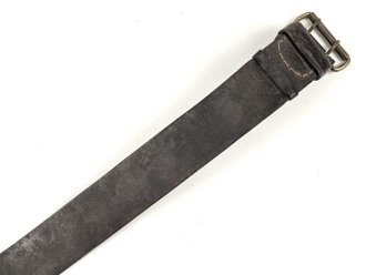 Frankreich , Lederkoppel Modell 1903. Vorschriftsmäßiges Stück mit 11 Lochreihen. Undatiert, so sowohl im 1. als auch im 2. Weltkrieg getragen. Gesamtlänge 105cm, ungereinigt, Leder etwas steif
