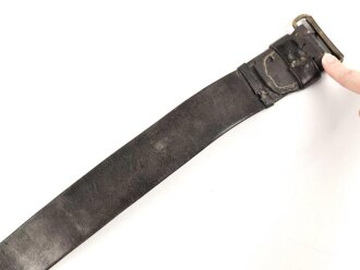 Frankreich , Lederkoppel Modell 1903. Vorschriftsmäßiges Stück mit 11 Lochreihen. Undatiert, so sowohl im 1. als auch im 2. Weltkrieg getragen. Gesamtlänge 105cm, ungereinigt, Leder etwas steif