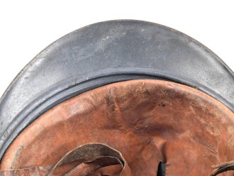 Frankreich 1. Weltkrieg, Stahlhelm Adrian Modell 1915 für Sanitäter. Originallack, guter Zustand