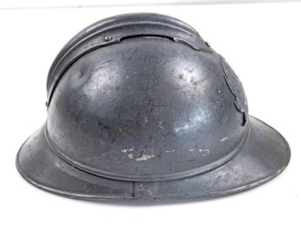 Frankreich 1. Weltkrieg, Stahlhelm Adrian Modell 1915 für Sanitäter. Originallack, guter Zustand