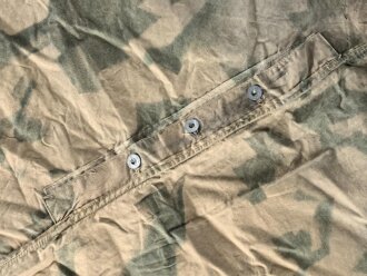 Frankreich 2. Weltkrieg, Zeltbahn datiert 1939. Mit hoher wahrscheinlichkeit nach dem 2. Weltkrieg von der Fremdenlegion vereinnahmt. Einseitig Schlaufen angebracht, DANACH mit Tarndruck versehen. Gebraucht, guter Zustand