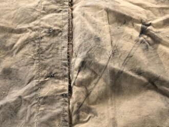Frankreich 2. Weltkrieg, Zeltbahn datiert 1939. Mit hoher wahrscheinlichkeit nach dem 2. Weltkrieg von der Fremdenlegion vereinnahmt. Einseitig Schlaufen angebracht, DANACH mit Tarndruck versehen. Gebraucht, guter Zustand