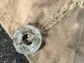 Frankreich 2. Weltkrieg, Zeltbahn datiert 1939. Mit hoher wahrscheinlichkeit nach dem 2. Weltkrieg von der Fremdenlegion vereinnahmt. Einseitig Schlaufen angebracht, DANACH mit Tarndruck versehen. Gebraucht, guter Zustand