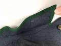 Uniformjacke dunkelblaugrau, erinnert vom Schnitt an Österreich, allerdings will der Kragen nicht dazu passen. Wenige kleinere Mottenschäden, sonst gut
