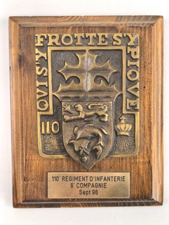Frankreich, Erinnerungsgegenstand auf Holzplatte " 110 Regiment DÌnfanterie " Maße etwa 12 x 15cm