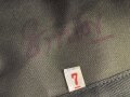 Thailand, grünesSchiffchen mit roter Biese und Metallabzeichen, guter Zustand