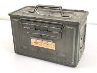 Frankreich, Gurtkasten / Munitionskasten für " 80 Cartouches do 12,7mm Modelle 1947. Datiert 1965. Ungereinigtes Stück