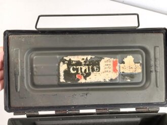 Frankreich, Gurtkasten / Munitionskasten für " 80 Cartouches do 12,7mm Modelle 1947. Datiert 1965. Ungereinigtes Stück