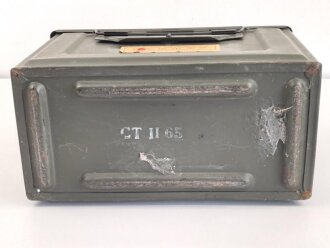 Frankreich, Gurtkasten / Munitionskasten für " 80 Cartouches do 12,7mm Modelle 1947. Datiert 1965. Ungereinigtes Stück