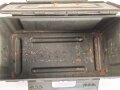 Frankreich, Gurtkasten / Munitionskasten für " 80 Cartouches do 12,7mm Modelle 1947. Datiert 1965. Ungereinigtes Stück