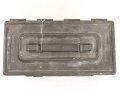 Frankreich, Gurtkasten / Munitionskasten für " 80 Cartouches do 12,7mm Modelle 1947. Datiert 1965. Ungereinigtes Stück