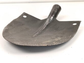 Portugal, gewaltiges Schaufelblatt in Lederhalterung, Breite etwa 28cm, höchstwahrscheinlich aus der Zeit des 1. Weltkrieg. Guter Zustand