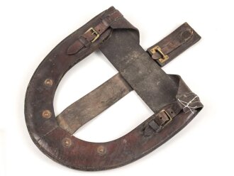 Portugal, gewaltiges Schaufelblatt in Lederhalterung, Breite etwa 28cm, höchstwahrscheinlich aus der Zeit des 1. Weltkrieg. Guter Zustand