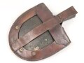 Portugal, gewaltiges Schaufelblatt in Lederhalterung, Breite etwa 28cm, höchstwahrscheinlich aus der Zeit des 1. Weltkrieg. Guter Zustand