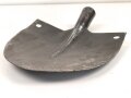 Portugal, gewaltiges Schaufelblatt in Lederhalterung, Breite etwa 28cm, höchstwahrscheinlich aus der Zeit des 1. Weltkrieg. Guter Zustand