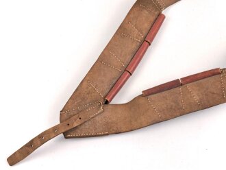Frankreich Fremdenlegion, Bandolier aus rotbraunem Leder mit 5 Patronentaschen und Koppelschuh. Guter Gesamtzustand