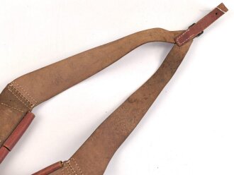 Frankreich Fremdenlegion, Bandolier aus rotbraunem Leder mit 5 Patronentaschen und Koppelschuh. Guter Gesamtzustand