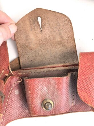 Frankreich Fremdenlegion, Bandolier aus rotbraunem Leder mit 5 Patronentaschen und Koppelschuh. Guter Gesamtzustand