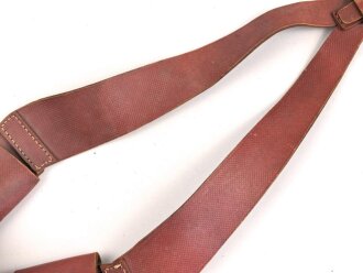 Frankreich Fremdenlegion, Bandolier aus rotbraunem Leder mit 5 Patronentaschen und Koppelschuh. Guter Gesamtzustand