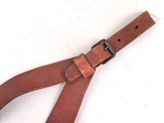 Frankreich Fremdenlegion, Bandolier aus rotbraunem Leder mit 5 Patronentaschen und Koppelschuh. Guter Gesamtzustand