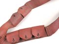 Frankreich Fremdenlegion, Bandolier aus rotbraunem Leder mit 5 Patronentaschen und Koppelschuh. Guter Gesamtzustand