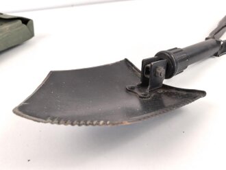 U.S. Army 1975 dated folding shovel in carrier from 1985. Uncleaned