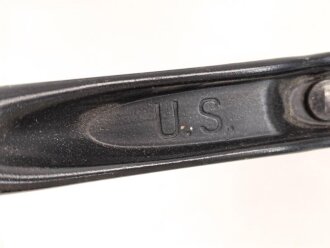 U.S. Army 1975 dated folding shovel in carrier from 1985. Uncleaned