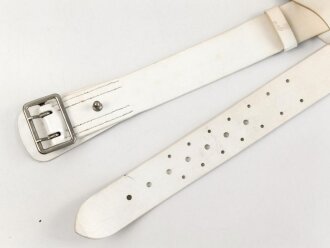 Frankreich Fremdenlegion, weisses Koppel mit Querriemen. Weicher Kunststoff, Länge des Riemen 129cm