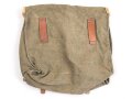 Frankreich wohl 2. Weltkrieg, Tasche/Musette für Koppel, gestempelt