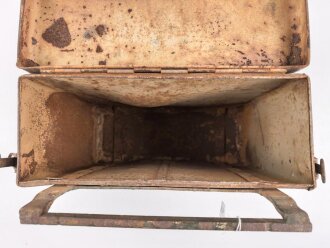 Motorrad Packtasche Wehrmacht, ungereinigtes Stück mit originaler Tarnlackierung. Ungereinigt