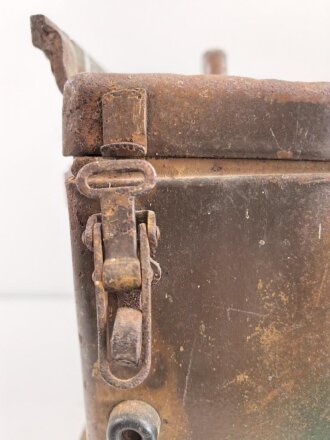 Motorrad Packtasche Wehrmacht, ungereinigtes Stück mit originaler Tarnlackierung. Ungereinigt