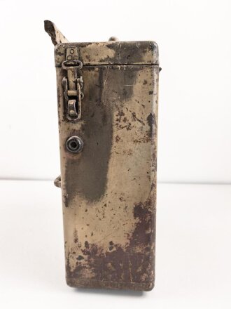 Motorrad Packtasche Wehrmacht, ungereinigtes Stück mit originaler Tarnlackierung. Ungereinigt