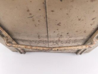 Motorrad Packtasche Wehrmacht, ungereinigtes Stück mit originaler Tarnlackierung. Ungereinigt