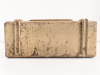 Motorrad Packtasche Wehrmacht, ungereinigtes Stück mit originaler Tarnlackierung. Ungereinigt