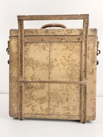 Motorrad Packtasche Wehrmacht, ungereinigtes Stück mit originaler Tarnlackierung. Ungereinigt
