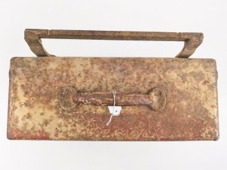 Motorrad Packtasche Wehrmacht, ungereinigtes Stück mit originaler Tarnlackierung. Ungereinigt