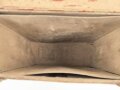 Motorrad Packtasche Wehrmacht, ungereinigtes Stück mit originaler Tarnlackierung. Ungereinigt