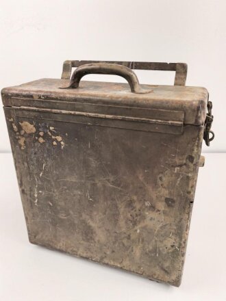 Motorrad Packtasche Wehrmacht, ungereinigtes Stück mit originaler Tarnlackierung. Ungereinigt
