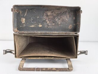 Motorrad Packtasche Wehrmacht, ungereinigtes Stück mit originaler Tarnlackierung. Ungereinigt