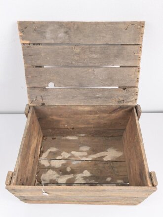 Transportkasten aus Holz für Wehrmachtsdosen "Blutwurst"  Maße etwa  33 x 46 x 29cm. Guter Zustand