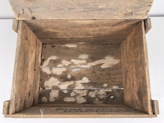 Transportkasten aus Holz für Wehrmachtsdosen "Blutwurst"  Maße etwa  33 x 46 x 29cm. Guter Zustand