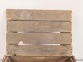 Transportkasten aus Holz für Wehrmachtsdosen "Blutwurst"  Maße etwa  33 x 46 x 29cm. Guter Zustand