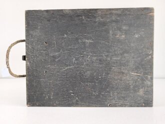 Transportkasten Wehrmacht für drei Stück Wurfgranaten zum Granatwerfer 34. Original lackiertes Stück