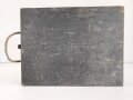 Transportkasten Wehrmacht für drei Stück Wurfgranaten zum Granatwerfer 34. Original lackiertes Stück