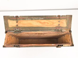 Reichswehr und frühe Wehrmacht, Transportkasten für " Zusatzkartuschen und 4. Ladungen der Feldkanone 16 neuer Art" Originale Tarnlackiert, datiert 1936, ungereinigt.