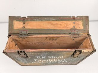 Reichswehr und frühe Wehrmacht, Transportkasten für " Zusatzkartuschen und 4. Ladungen der Feldkanone 16 neuer Art" Originale Tarnlackiert, datiert 1936, ungereinigt.