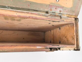 Reichswehr und frühe Wehrmacht, Transportkasten für " Zusatzkartuschen und 4. Ladungen der Feldkanone 16 neuer Art" Originale Tarnlackiert, datiert 1936, ungereinigt.